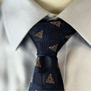 Patrick Francis Men’s Trinity Knot Navy Blue Jacquard 100% Silk Tie EUC